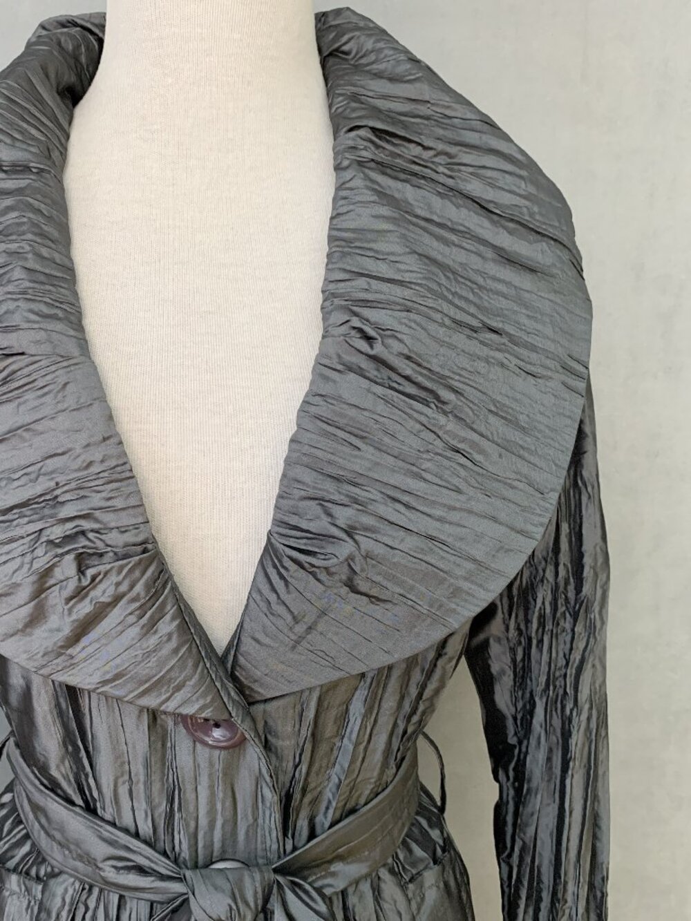 Bianca Nygard Petite | Silver Crinkle Trench Coat | Dramatic Collar | Size 6 - Picture 6 of 11